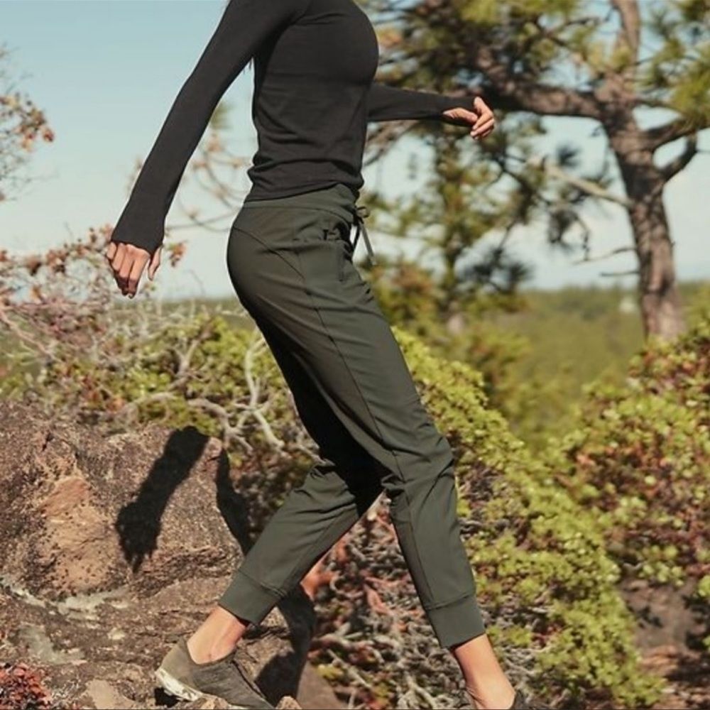 Athleta Headlands Hybrid Trek Joggers Peat Olive 8 Tall